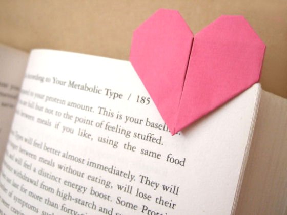 Eh, bir sonraki başyapıtı okumadan günlerini hayal edemeyen romantik insanlar için, sadece kalbi işaretlemek için gereklidir